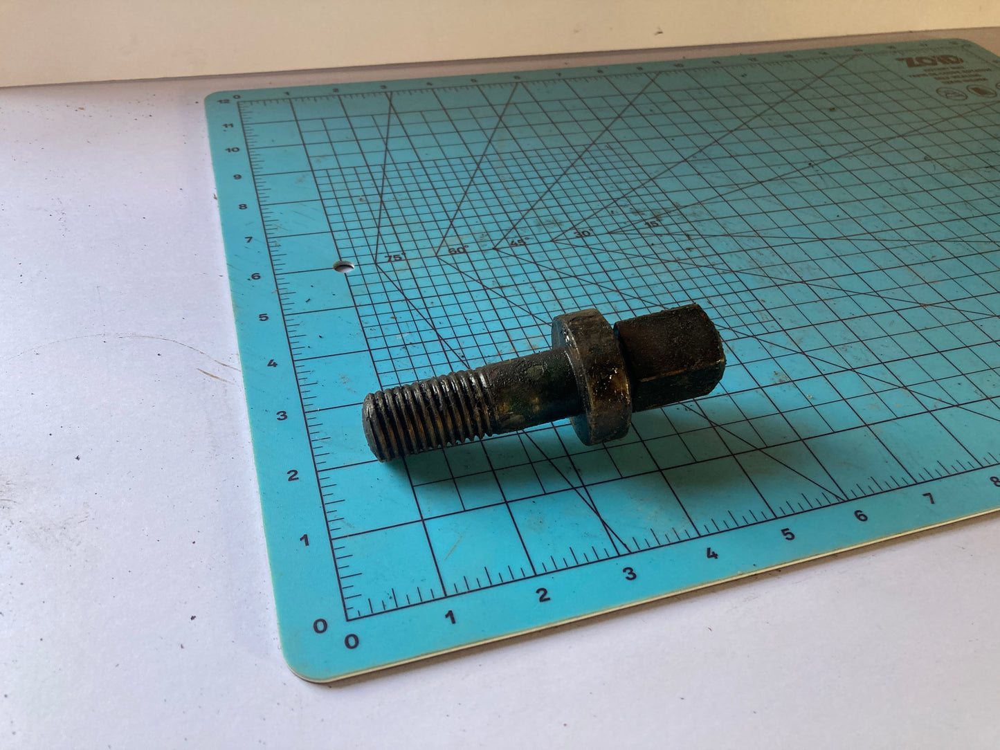 L-133 Guide adjusting screw