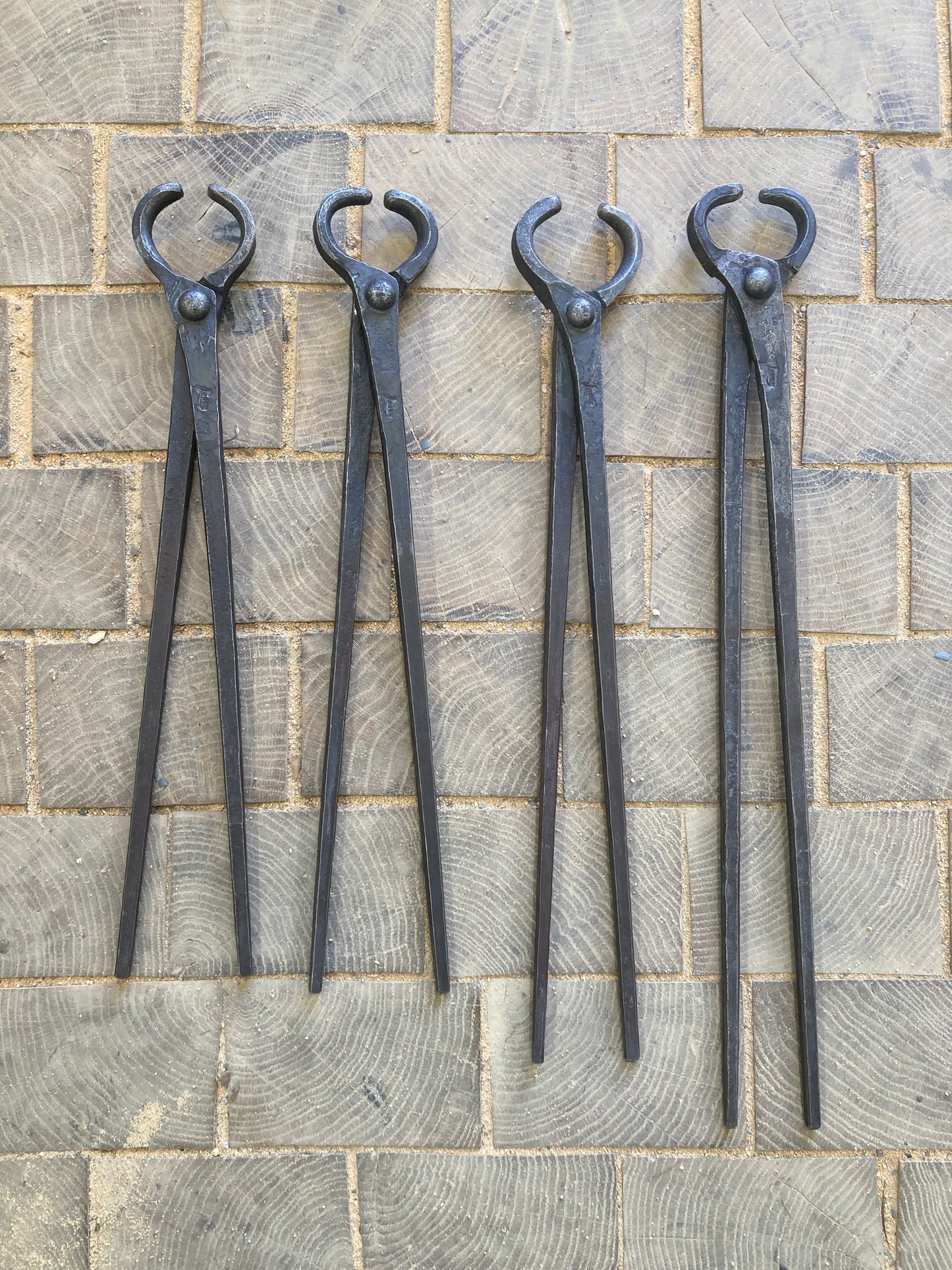 Eye Lock Tongs